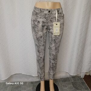 The Limited 678 women Size 6 Gray Snakeskin Print Denim Pant